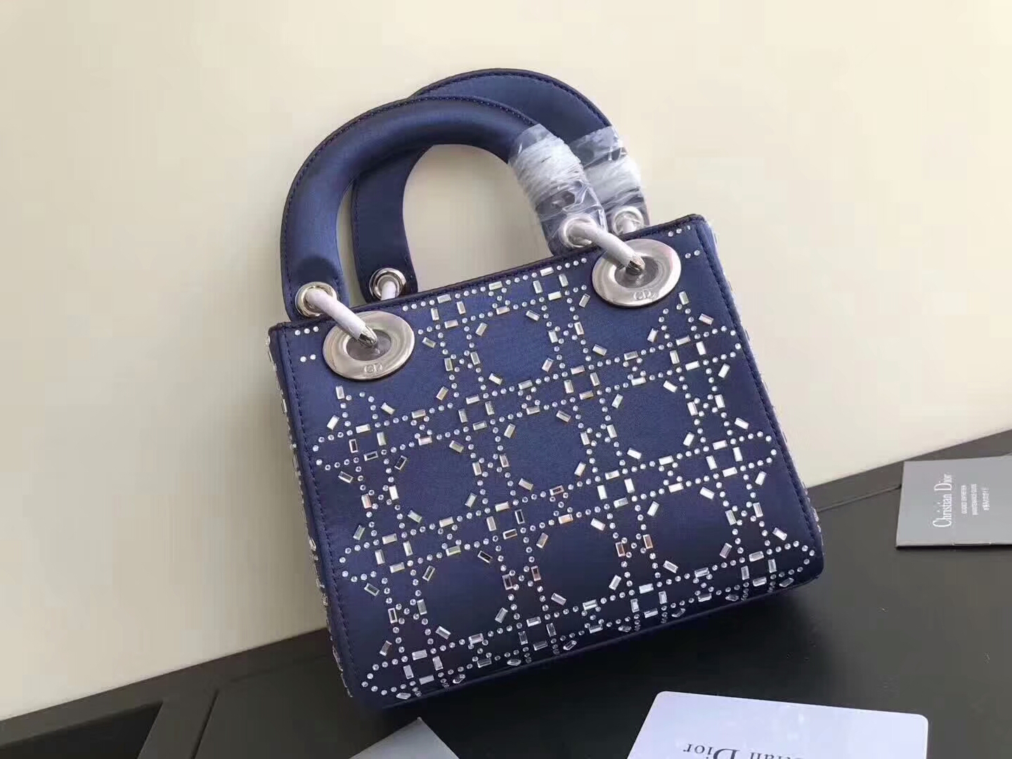 哪些奢侈品女包假货多,奢侈品女包鉴定的方法有哪些