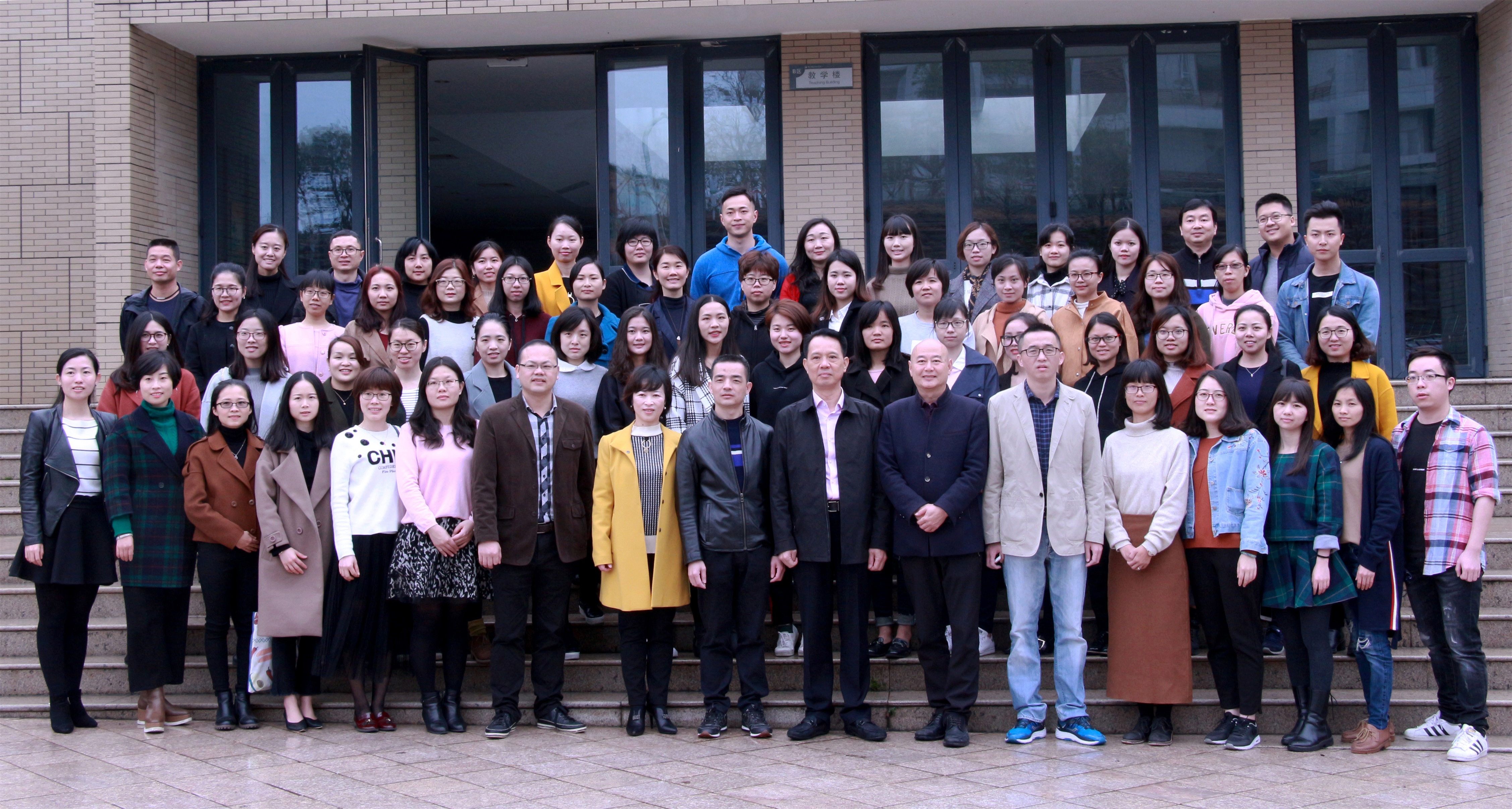 提升“脑译”思维助力世中运与国际大体联足球世界杯