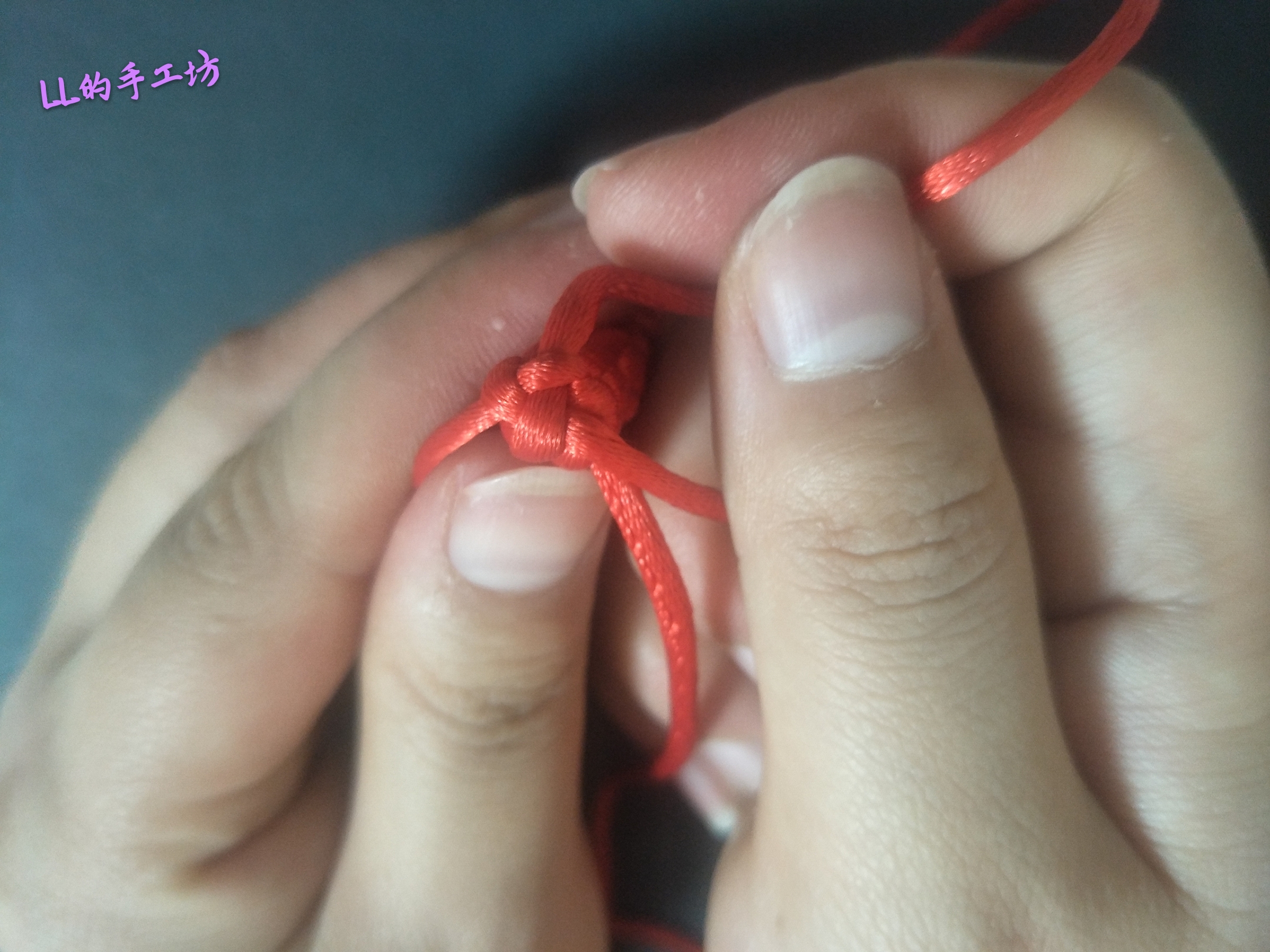 手工编织心形小挂件视频教程,一根绳子编好看吊坠简单