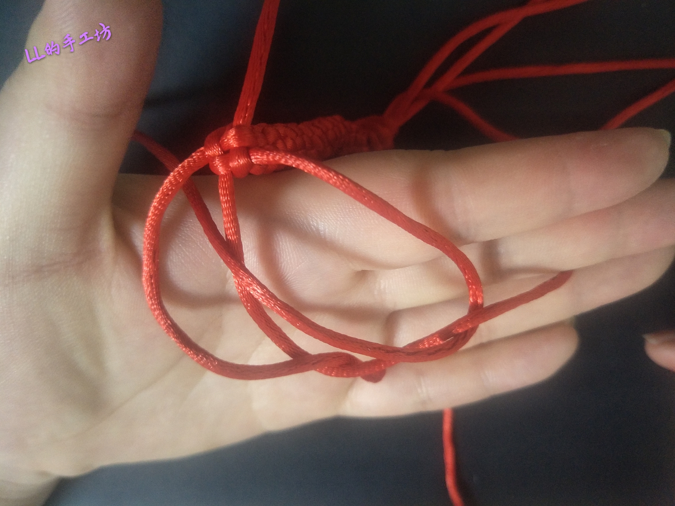 手工编织心形小挂件视频教程,一根绳子编好看吊坠简单