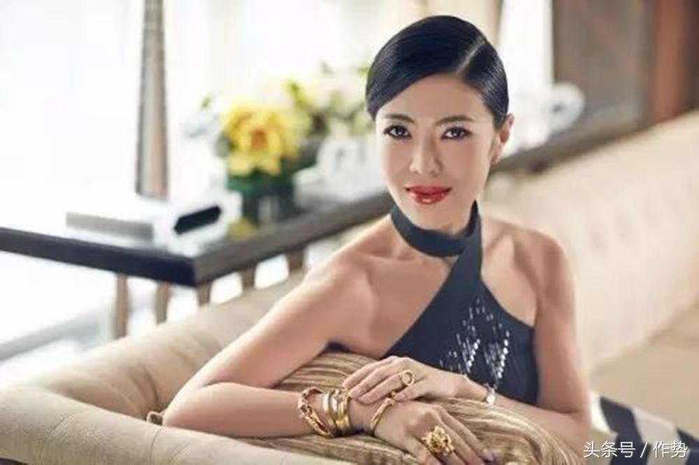 爱皮草爱蹭照、做微商搞代言，揭秘时尚芭莎女王——苏芒