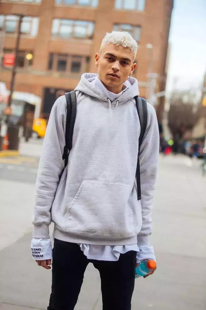 男士墨绿色帽衫怎么搭,不只有黑白色的男生穿搭