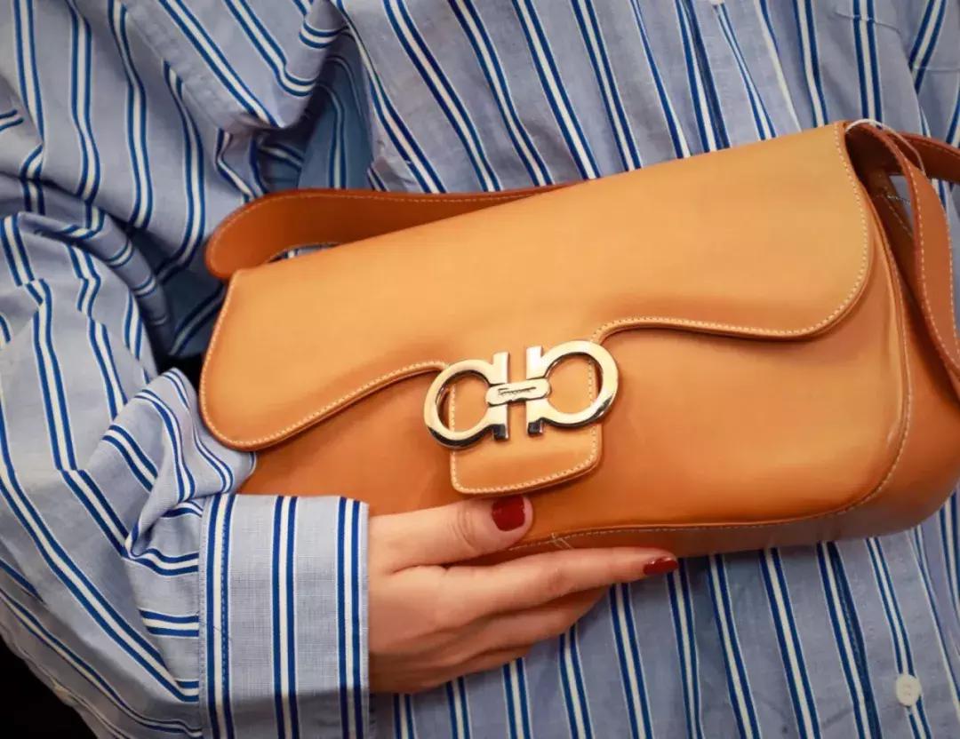 什么方法可以淘到大牌小样,loewe和celine草编包哪个好