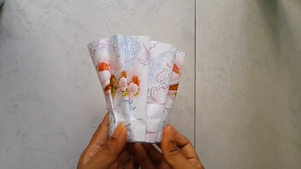 塑料瓶制作笔筒又简单又漂亮,废物利用塑料瓶自制笔筒简单好看