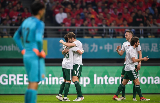 「国足」给人900万还送6个球，国足这“陪练”值吗？