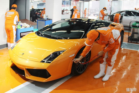 汽车划痕最有效的处理方法,黑色汽车塑料划痕修复小妙招