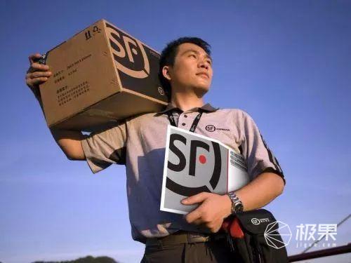 首发试穿顺丰×耐克定制快递服：能配它的只有特斯拉定制三蹦子！