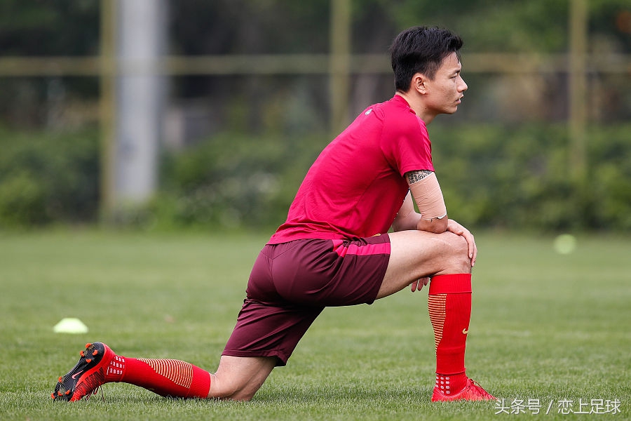 外国网友评价国足输给县足球队,国足惨败威尔士各大媒体