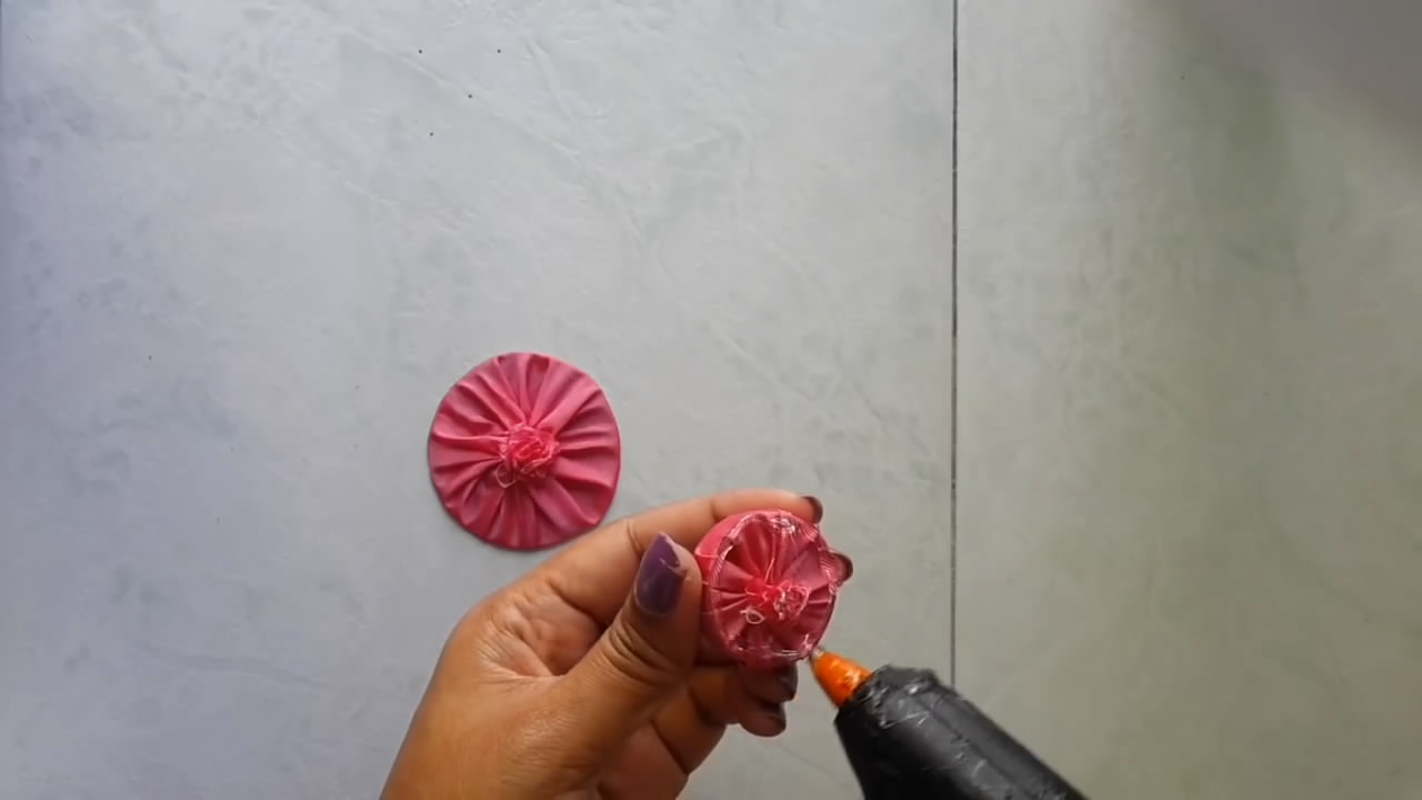 怎么用瓶盖做小帽子,用瓶盖做帽子头饰