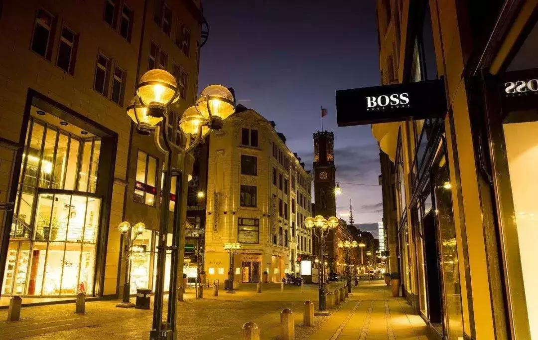 现在年轻人对奢侈品的看法,奢侈品为什么中外态度不同