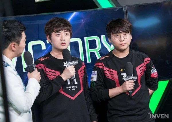 Theshy反向大招“警告”,希望能和许嵩一样爱己所爱