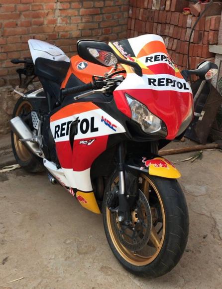 电喷摩托车洗车注意事项,电喷摩托车驾驶技巧与保养