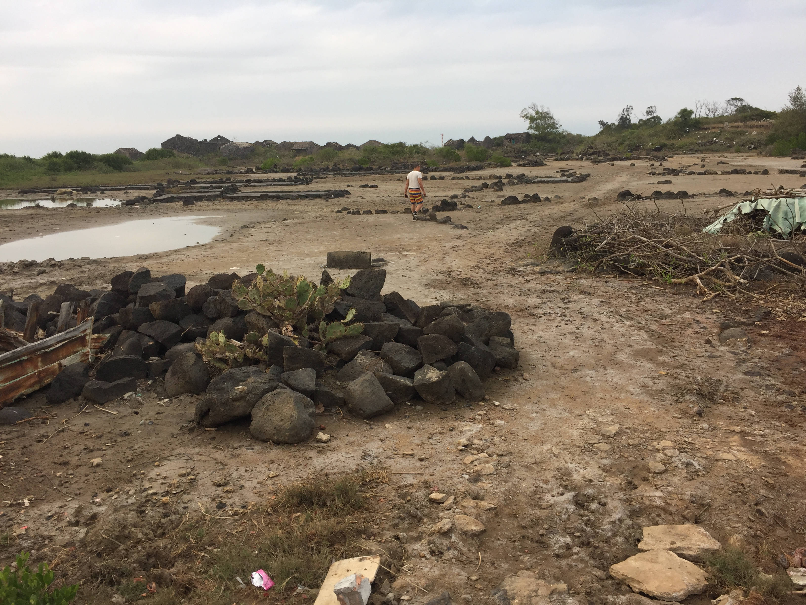 儋州最美海湾古盐田,海南儋州龙门激浪五彩湾