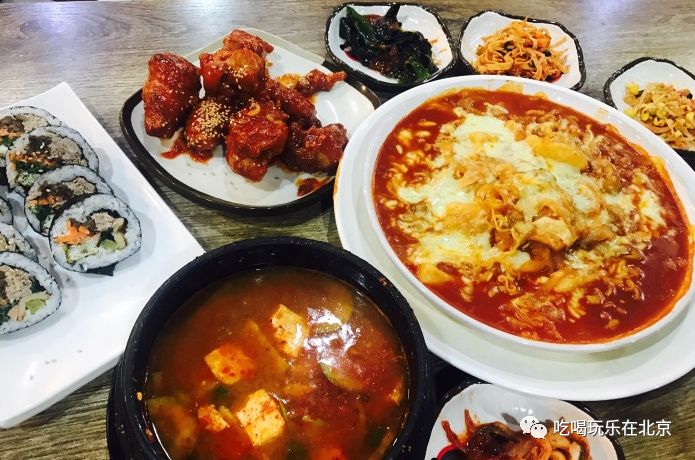 这么low的店，竟然这么多人抢着去吃