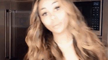 艳照全网热传！比大胸巨臀更牛逼的是她手撕卡戴珊家族的上位史