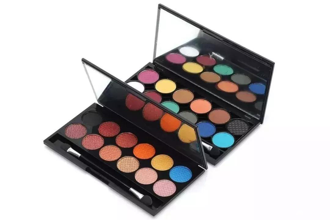 贫民窟女孩眼影拼多多买,新手美妆推荐好物平价