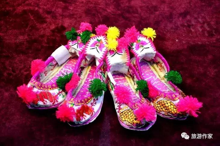 白族服饰帽子妇女,白族服饰配饰