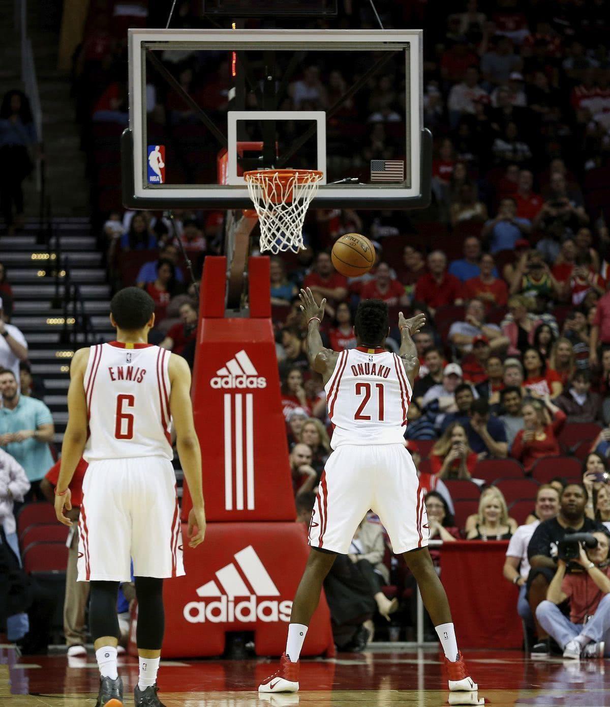 周琦会被淘汰吗,周琦火箭队表现糟糕时刻