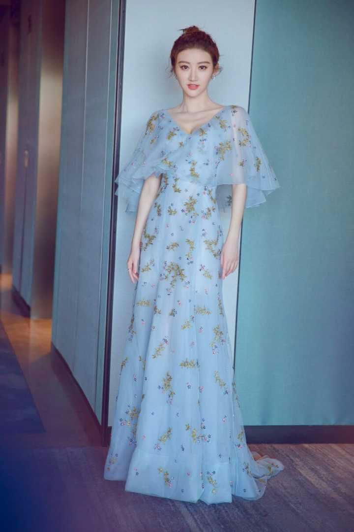 当张继科和景甜高调秀恩爱时,张继科晒出与景甜手拉手甜蜜照