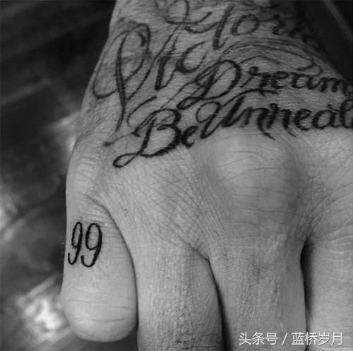 他们满身纹身凸起是因为什么,满身纹身的足球运动员长头发