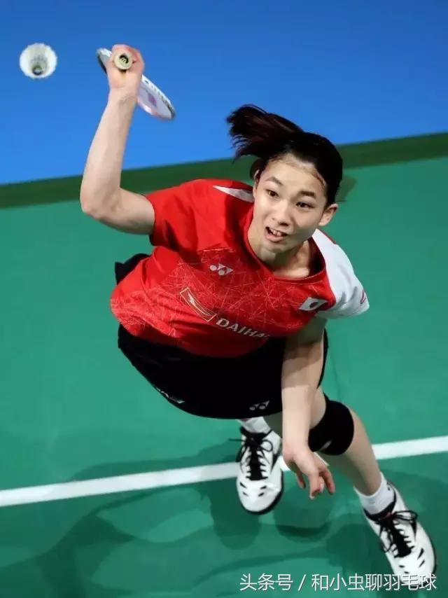 高远球只能打高打不远,高远球需要绕头顶一圈吗