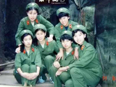 无檐军帽,无檐帽女军官