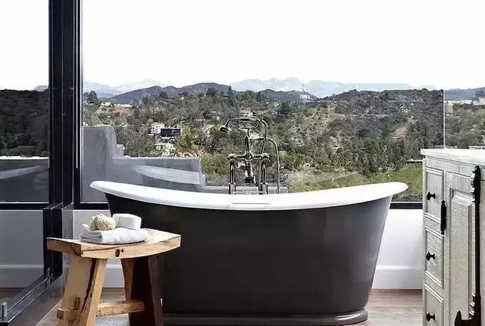 卫生间要不要装小浴缸,卫生间装修需不需要装浴缸