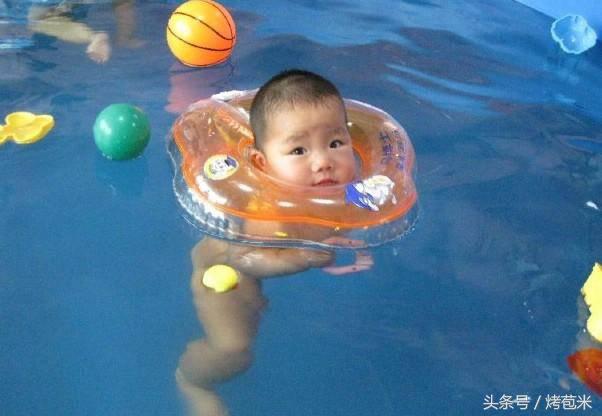 自己在家怎么让宝宝游泳,花钱给宝宝洗澡游戏攻略