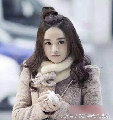 穿长牛仔裙怎么扎头发好看甜美,气质中长发发型女生怎么扎