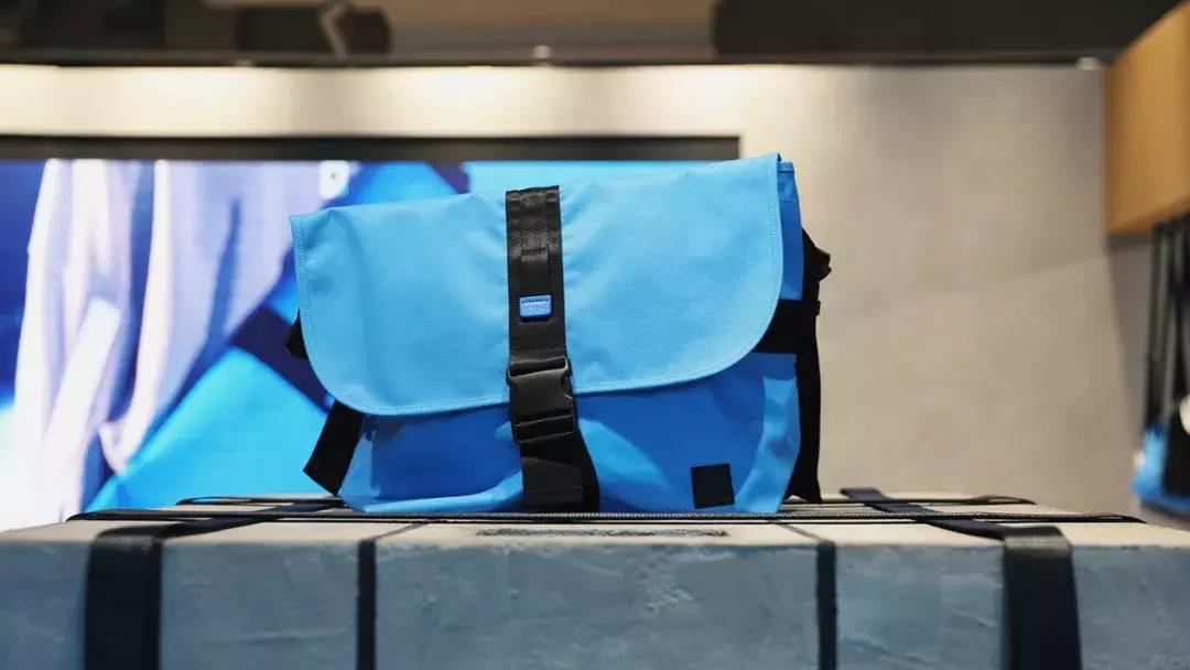 与HerschelSupply联名实属不易,但这个中国品牌做到了