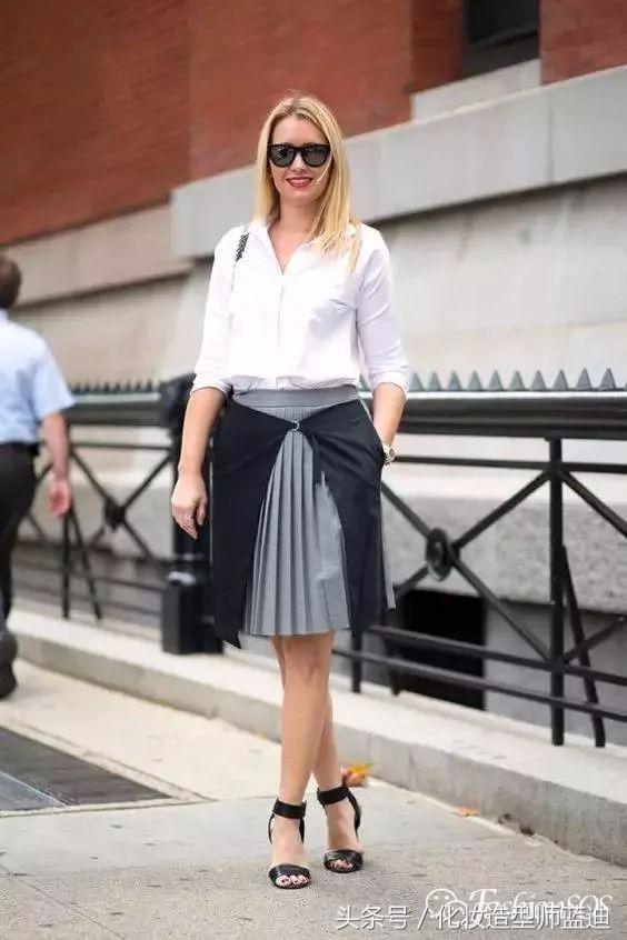 圆领卫衣长款百褶裙搭配图女款,百褶裙搭配卫衣搭配丝袜乐福鞋