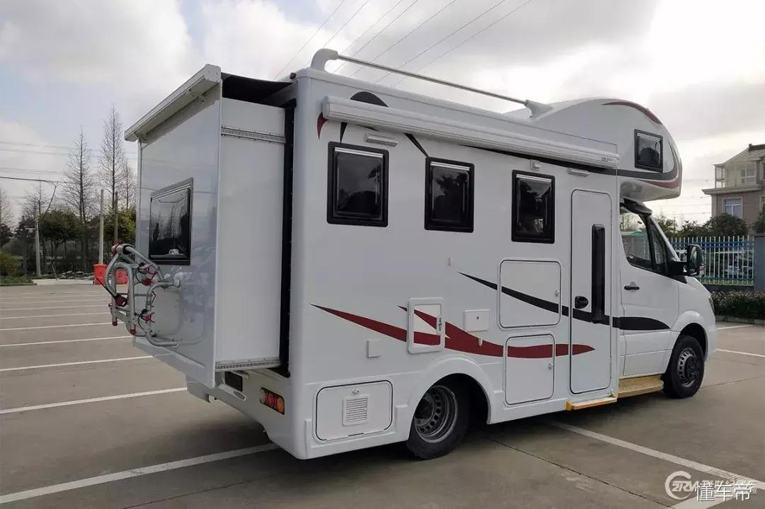 一辆保时捷大约值多少钱,一辆保时捷跑车多少钱