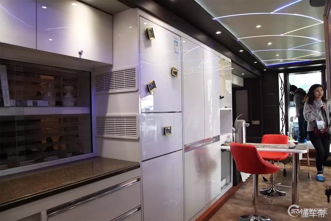 一辆保时捷大约值多少钱,一辆保时捷跑车多少钱