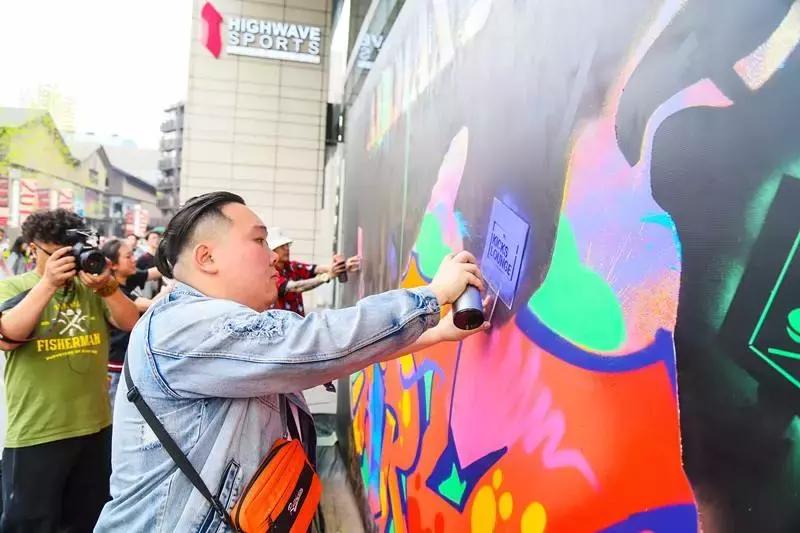 劲话论第四期丨成都sneaker都表白的耐克新鞋，自带增高效果？