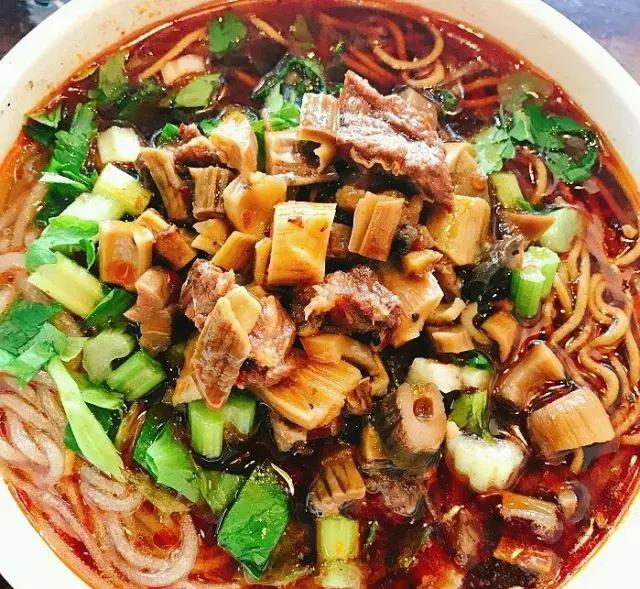 被骗了！以为“很文艺”的玉林路，差点就把我的仙女裙撑爆了……