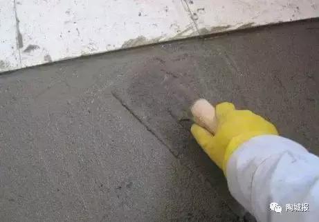 卫生间地砖铺的不平怎么补救,怎么检查地砖铺的平不平