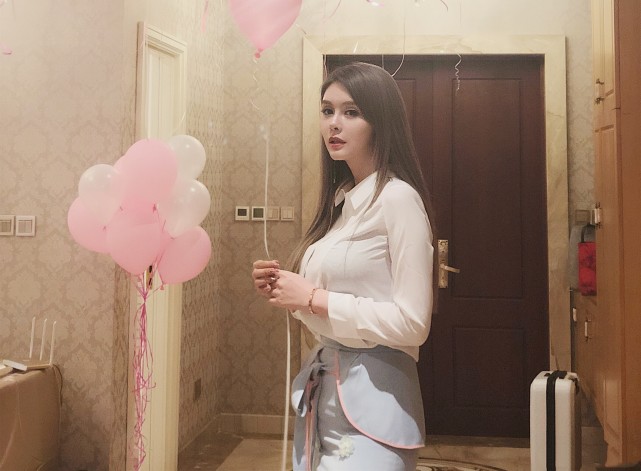 女主播张琪格发10秒短视频:这种衣服只敢在家里穿!