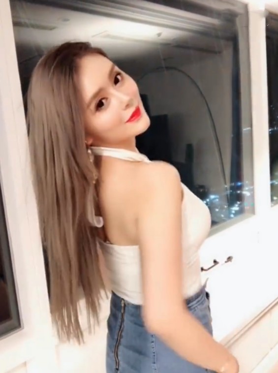 女主播张琪格发10秒短视频：这种衣服只敢在家里穿！