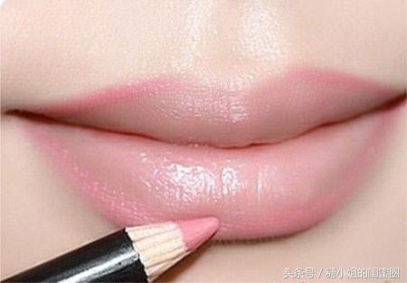 清爽妆容的正确化妆方法,正确化妆显脸小