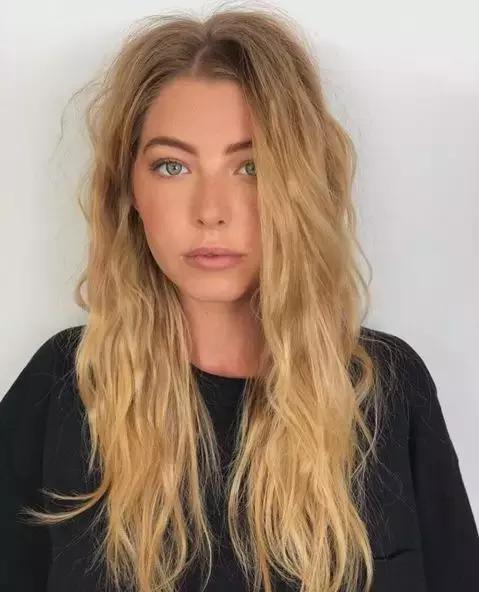 贾斯汀比伯前任赛琳娜,傻脸娜和贾斯汀比伯以前在一起