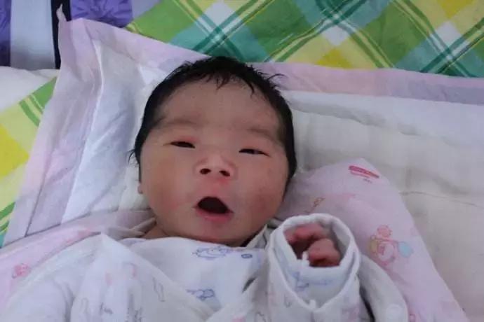 月嫂育婴师新生儿黄疸护理方法,月嫂怎样护理生理性黄疸