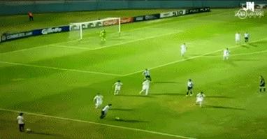 外媒评c罗超远吊射神仙球,c罗惊世倒钩足球小将