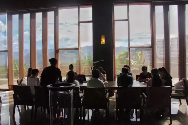 茶席上的茶器是什么样的,一个完整的茶席有几个茶器