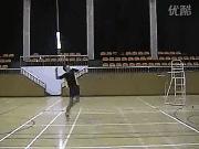 后退单脚起跳杀球步法,杀球既轻松又不累教学单脚起跳
