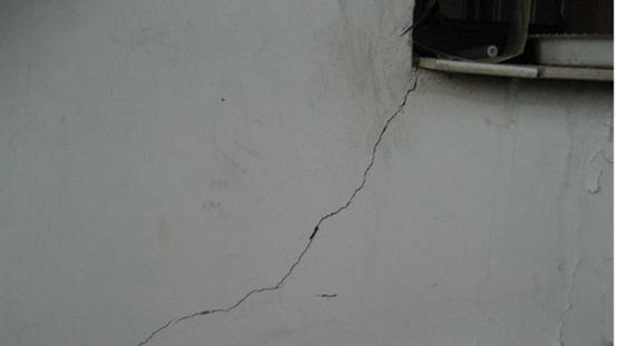 墙体有点裂缝咋处理,墙体有轻微裂缝怎样处理