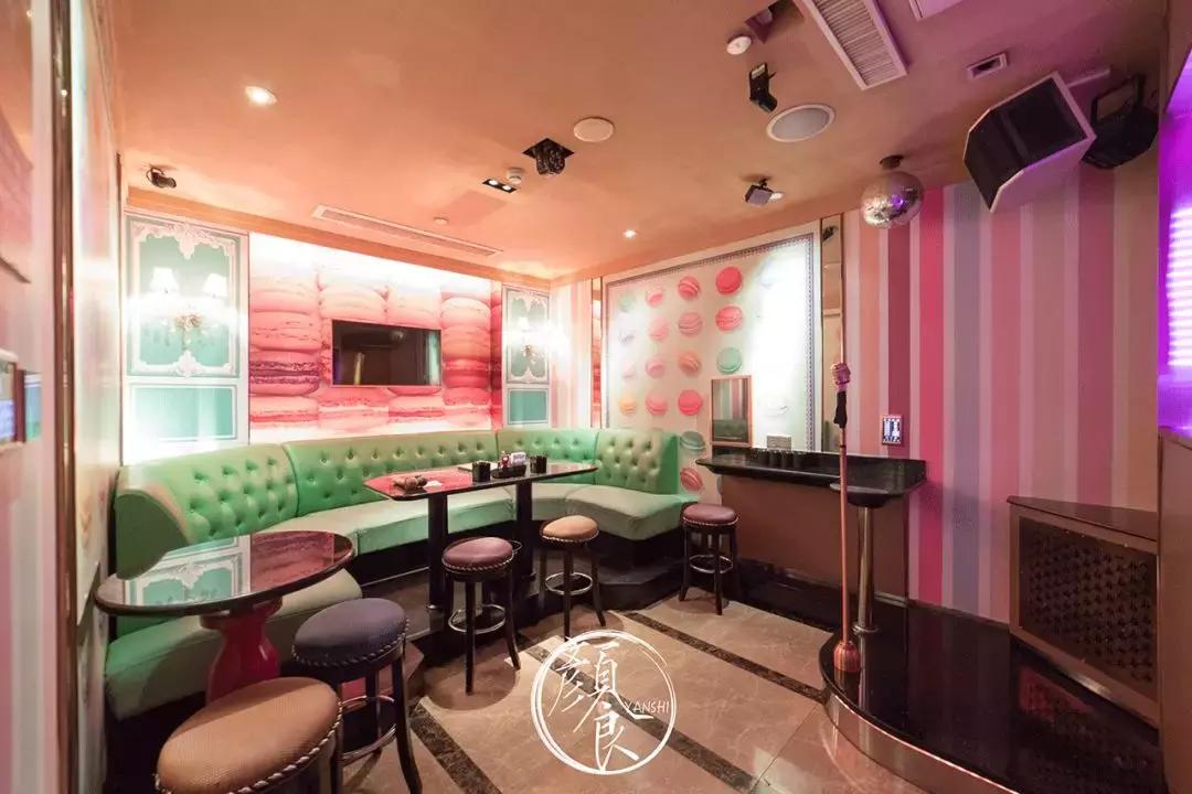 我在「纯K」中见到同一个姑娘，五次