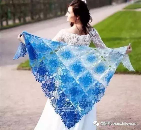 听说妈妈带着毛线披肩出游，画风是这样的……