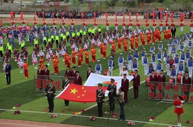 小学生运动会的童趣,有趣的运动会一年级小学生