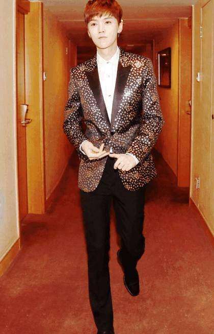 杨洋鹿晗王俊凯,杨洋的腿型是什么样的