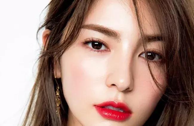 什么口红显白又减龄又持久,显白口红男生